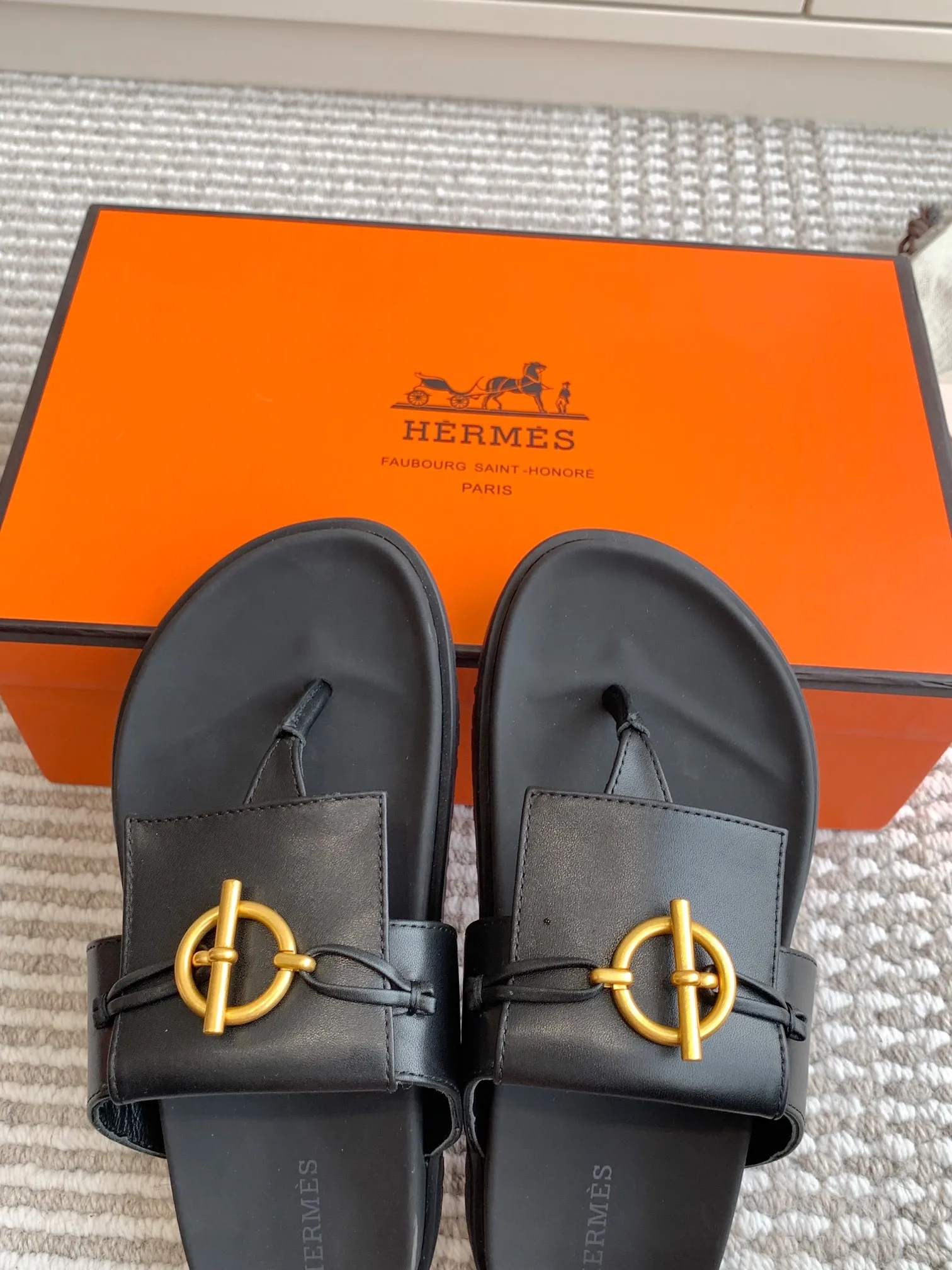 👟👟Ex-factory price 480👟👟 Hermes 〰️H chypre series Kelly buckle slippers Quality Upper: imported calfskin/palmprint cowhide/imported cowhide Foot pads imported silk cowhide, original molded outsole Female size: 35-42